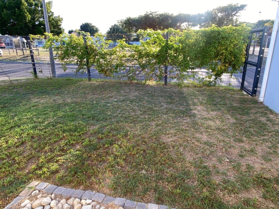 To Let 3 Bedroom Property for Rent in Loevenstein Western Cape